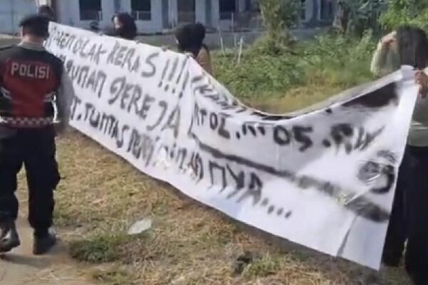 Penolakan Gereja: Terbaru di Depok Penolakan gereja terbaru di Depok oleh warga