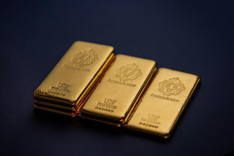 Perbandingan investasi kripto dan emas untuk pemuda
